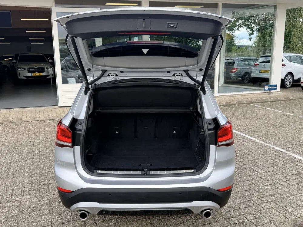 BMW X1 xDrive20i High Executive uit 2019, foto 11