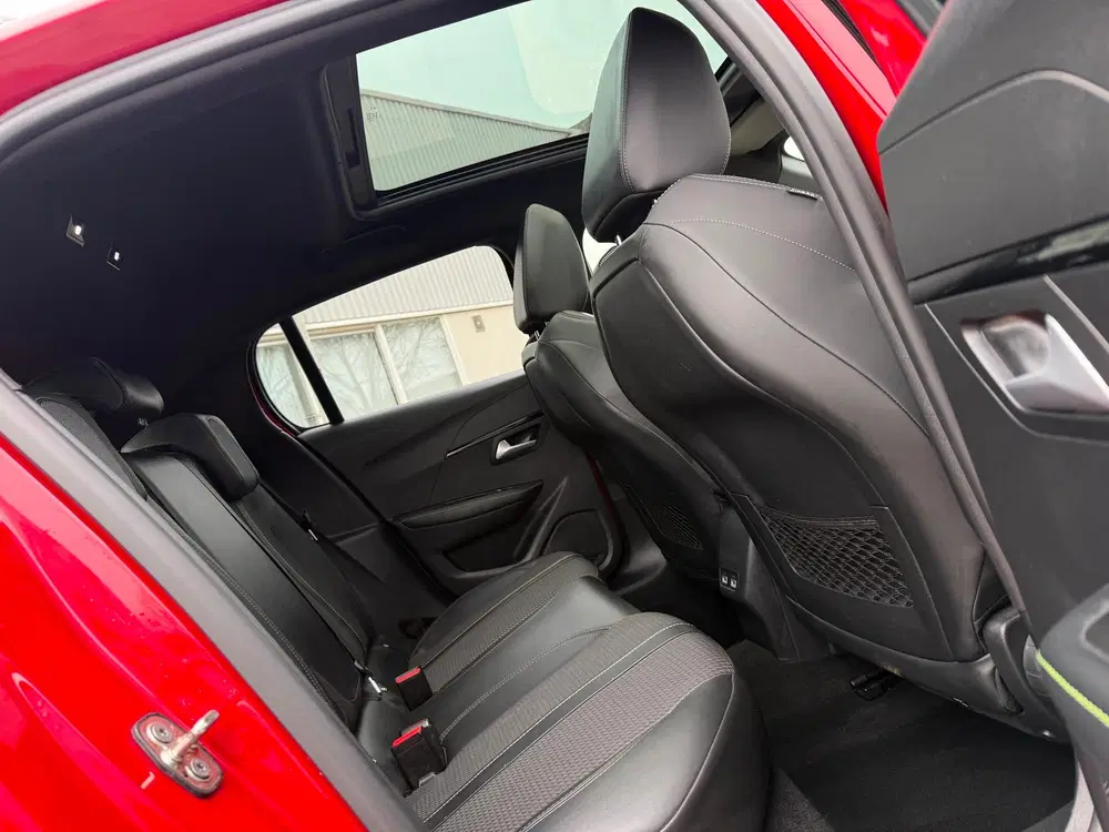 Peugeot 208 1.2 PureTech GT-Line AUTOMAAT PANO CARPLAY uit 2020, foto 13