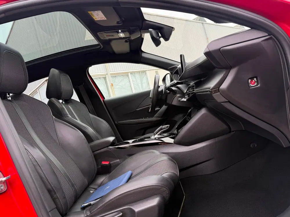 Peugeot 208 1.2 PureTech GT-Line AUTOMAAT PANO CARPLAY uit 2020, foto 15