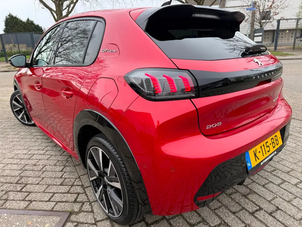Peugeot 208 1.2 PureTech GT-Line AUTOMAAT PANO CARPLAY uit 2020, foto 4