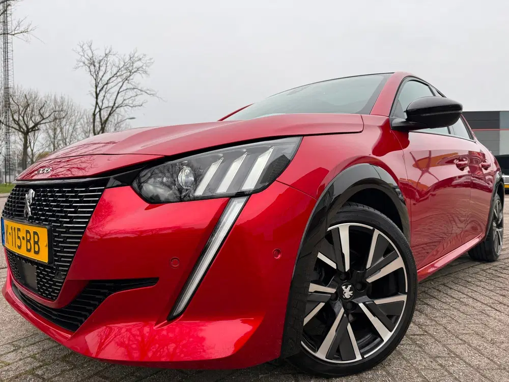 Peugeot 208 1.2 PureTech GT-Line AUTOMAAT PANO CARPLAY uit 2020, foto 5