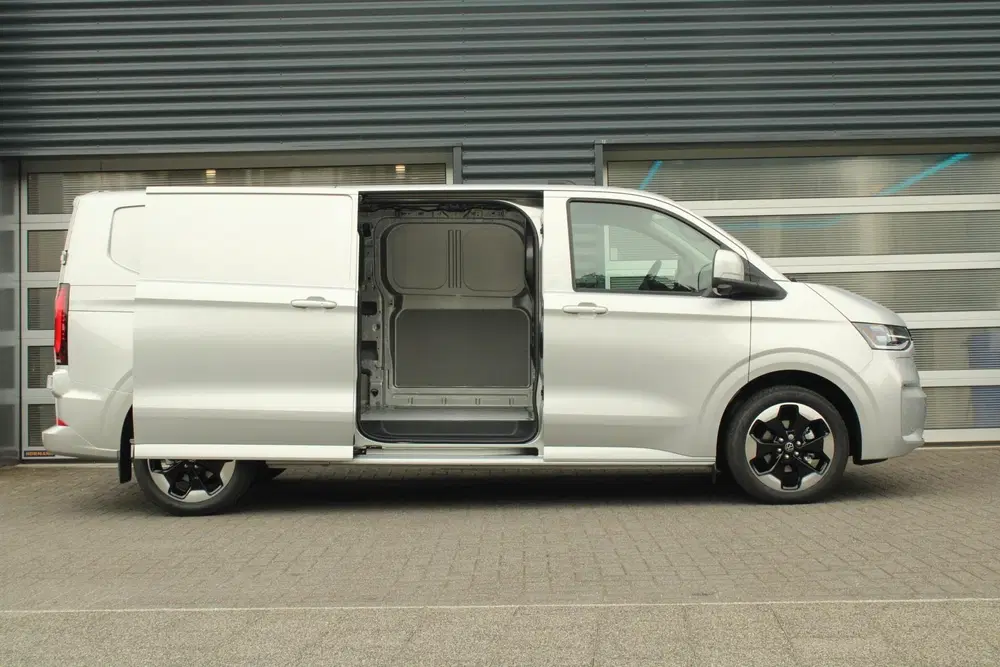 Volkswagen Transporter 2.5 eHybrid 233pk AUT L2H1 30 Bulli uit 2026, foto 3