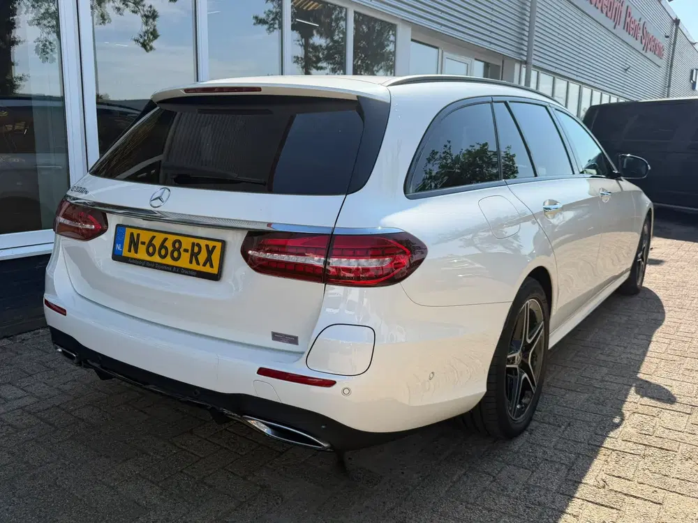Mercedes-Benz E-Klasse 300 e Business Solution AMG uit 2022, foto 13
