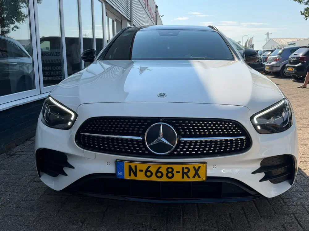 Mercedes-Benz E-Klasse 300 e Business Solution AMG uit 2022, foto 3