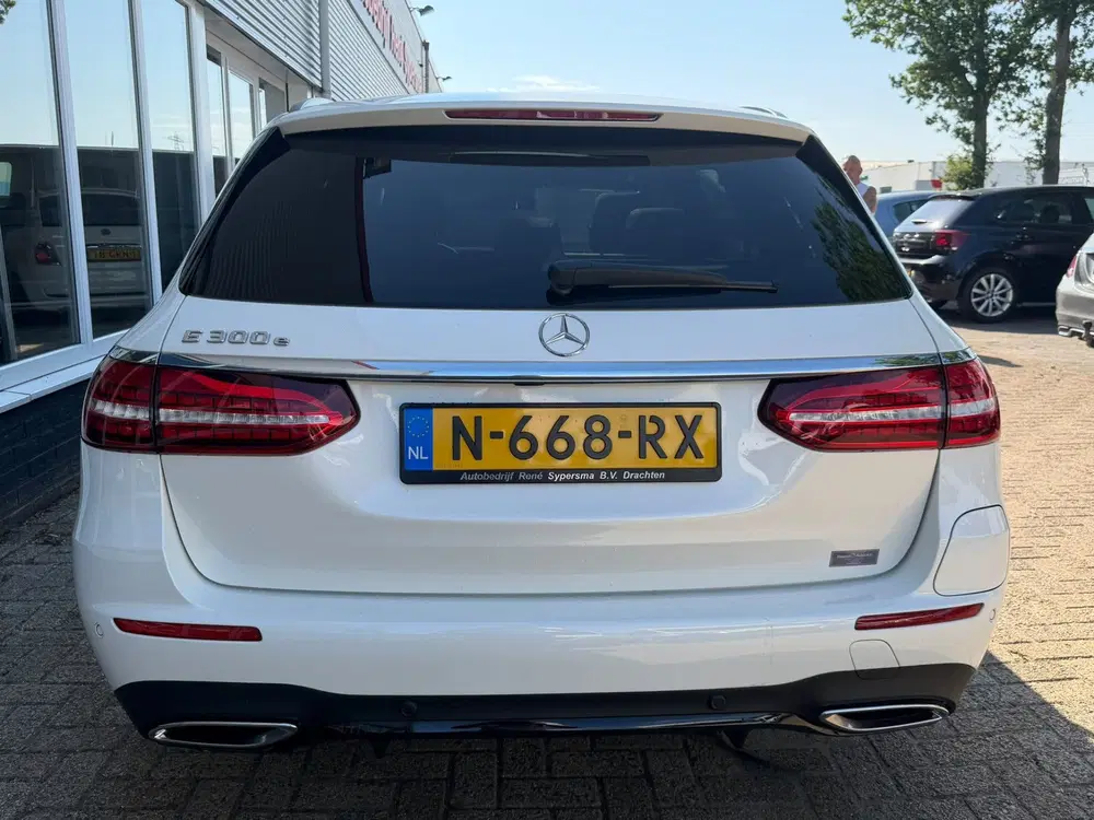 Mercedes-Benz E-Klasse 300 e Business Solution AMG uit 2022, foto 7