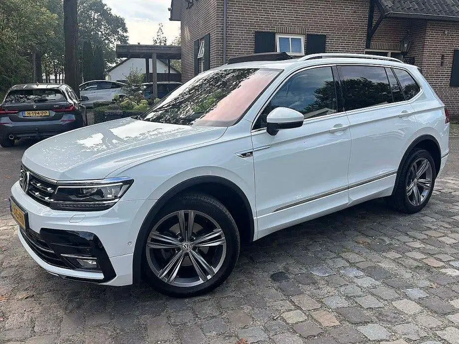 Volkswagen Tiguan Allspace 1.5 TSI Highline Business R line. uit 2021