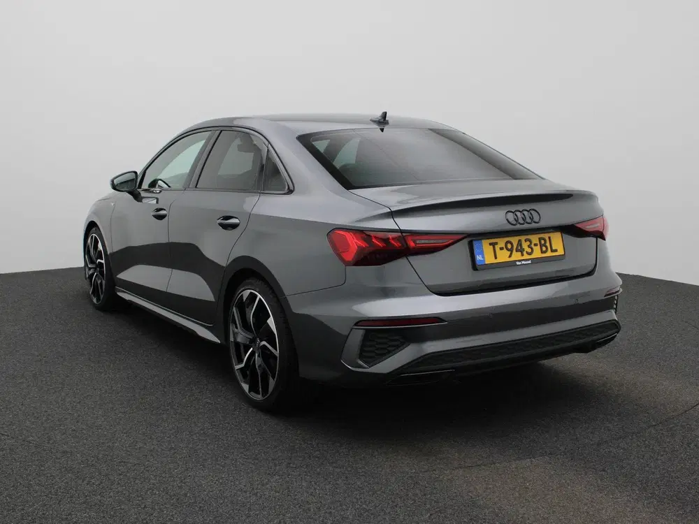 Audi A3 30 TFSI S edition uit 2023, foto 2