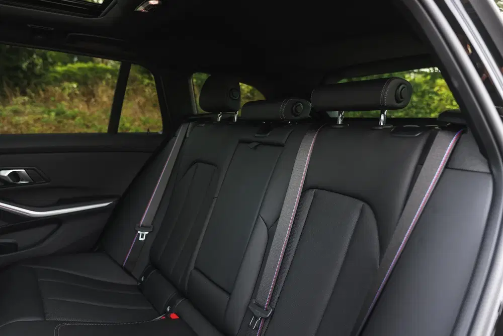 BMW 3-serie 330e M Sport Automaat uit 2025, foto 12