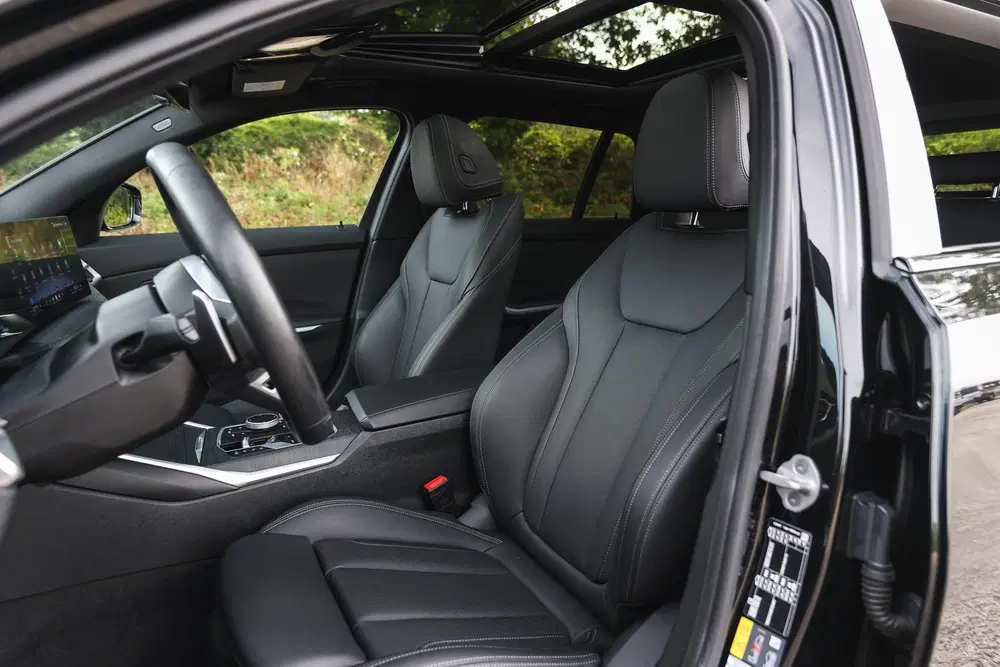 BMW 3-serie 330e M Sport Automaat uit 2025, foto 13