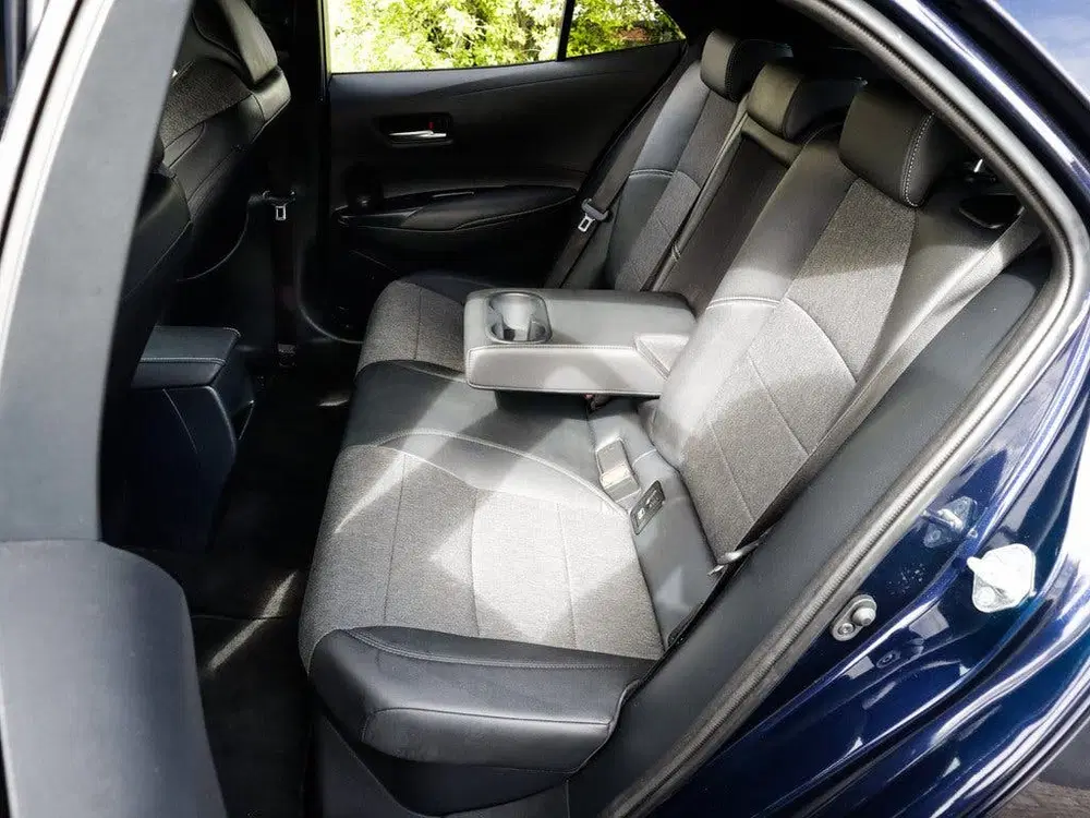 Toyota Corolla 1.8 Hybrid Dynamic 1e-Eig. & Keurig-Onderh uit 2023, foto 10