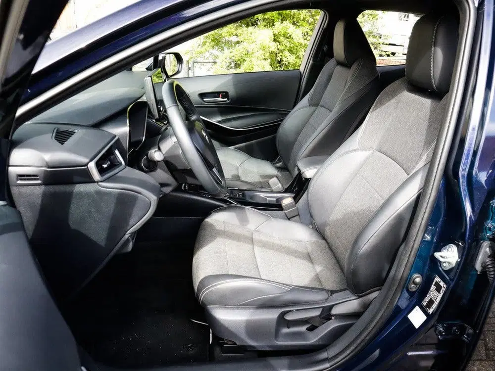 Toyota Corolla 1.8 Hybrid Dynamic 1e-Eig. & Keurig-Onderh uit 2023, foto 9