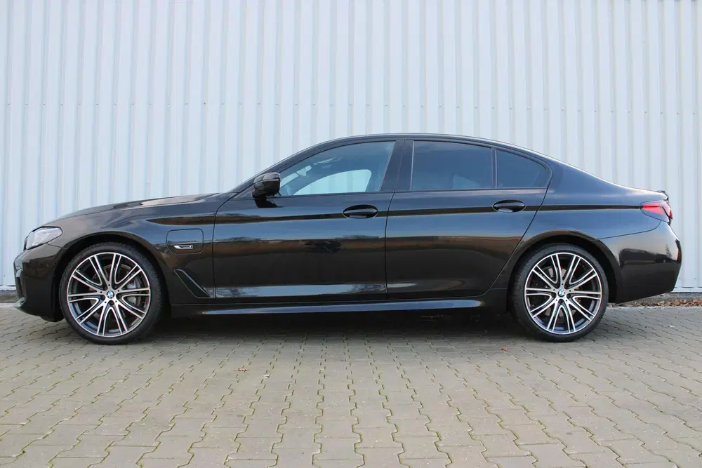 BMW 5-serie 545e xDrive M-sport black edition uit 2022, foto 14