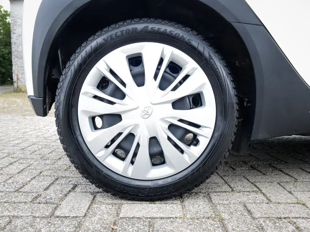 Toyota Aygo X 1.0 VVT-i MT Play 1e-Eig. & Keurig-Onderh uit 2022, foto 14