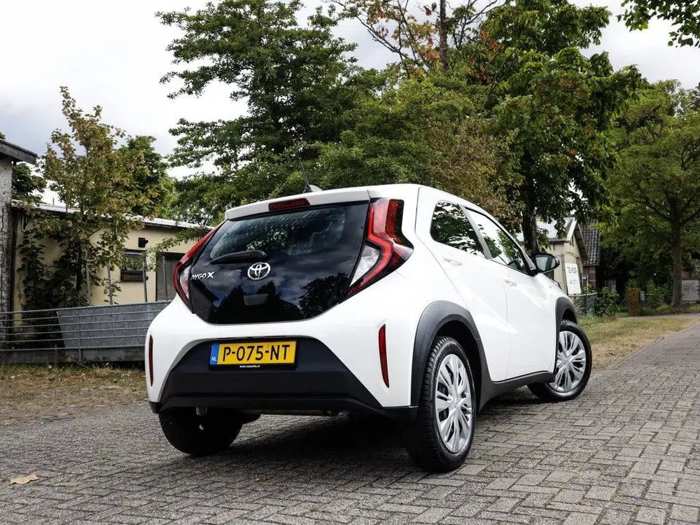 Toyota Aygo X 1.0 VVT-i MT Play 1e-Eig. & Keurig-Onderh uit 2022, foto 2