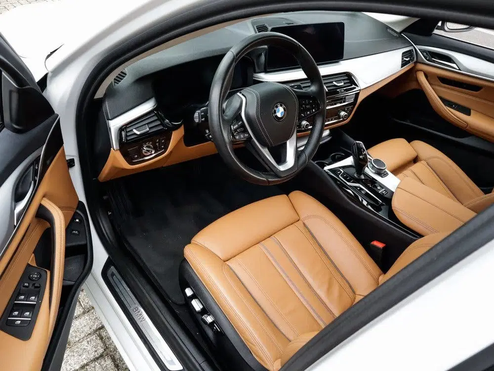 BMW 5-serie 545e xDrive Business Edition Plus 1e-Eig. uit 2021, foto 3