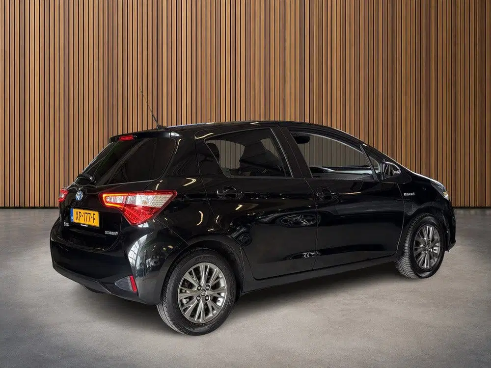 Toyota Yaris 1.5 Hybrid Dynamic 1e-Eig. & Keurig-Onderh uit 2019, foto 2