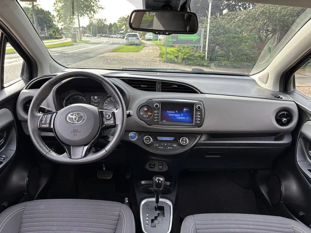 Toyota Yaris 1.5 Hybrid Dynamic 1e-Eig. & Keurig-Onderh uit 2019, foto 3