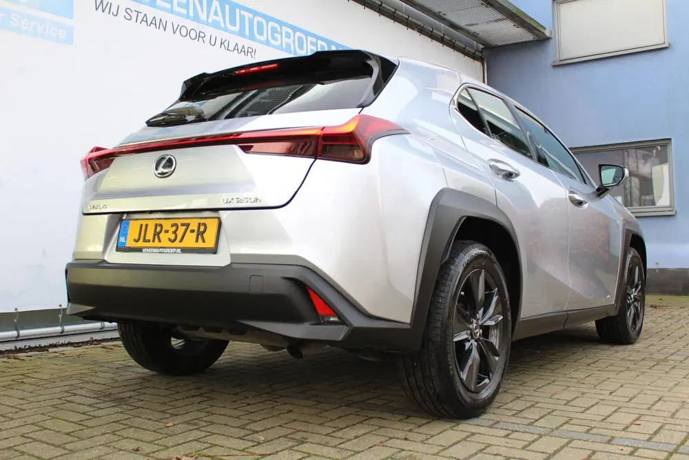 Lexus UX 250h uit 2024, foto 10