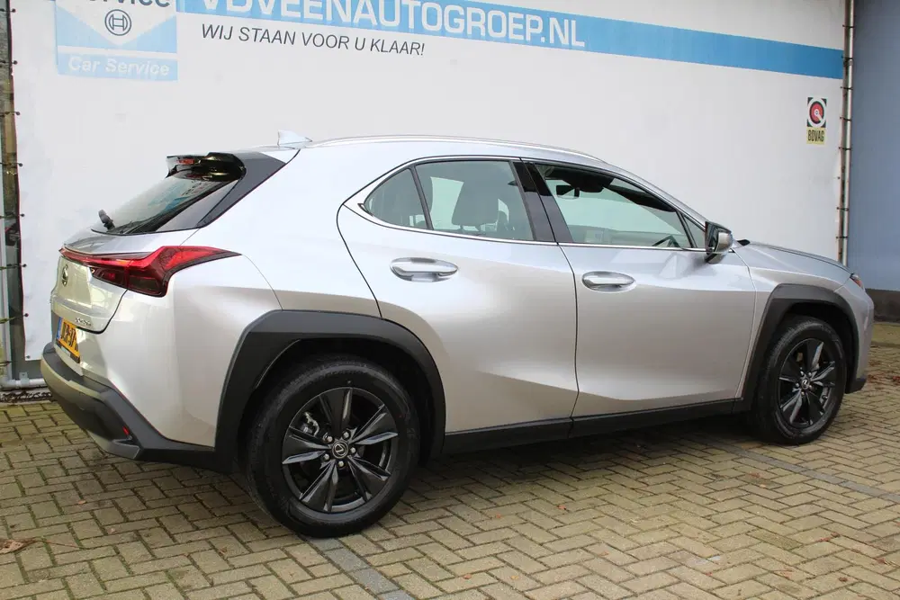 Lexus UX 250h uit 2024, foto 3