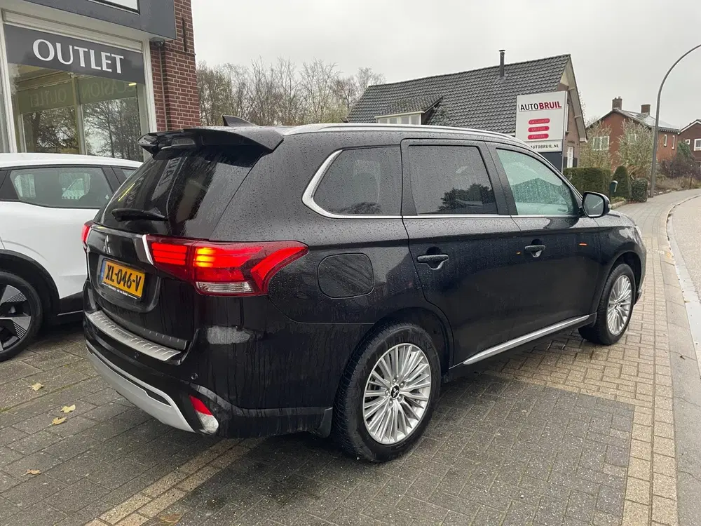 Mitsubishi Outlander 2.4 PHEV Instyle NL-auto uit 2019, foto 3