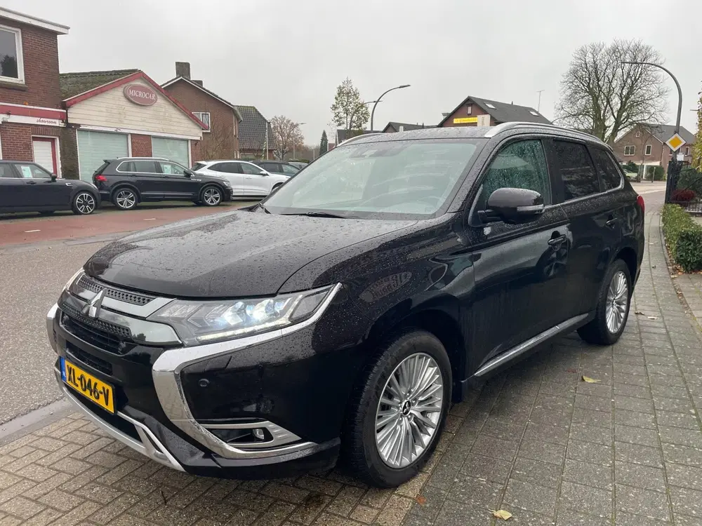 Mitsubishi Outlander 2.4 PHEV Instyle NL-auto uit 2019, foto 4