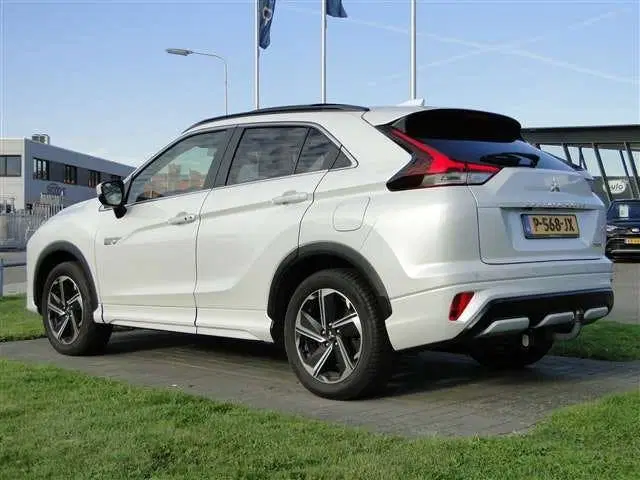 Mitsubishi Eclipse Cross PHEV 2.4 Prestige uit 2022, foto 2