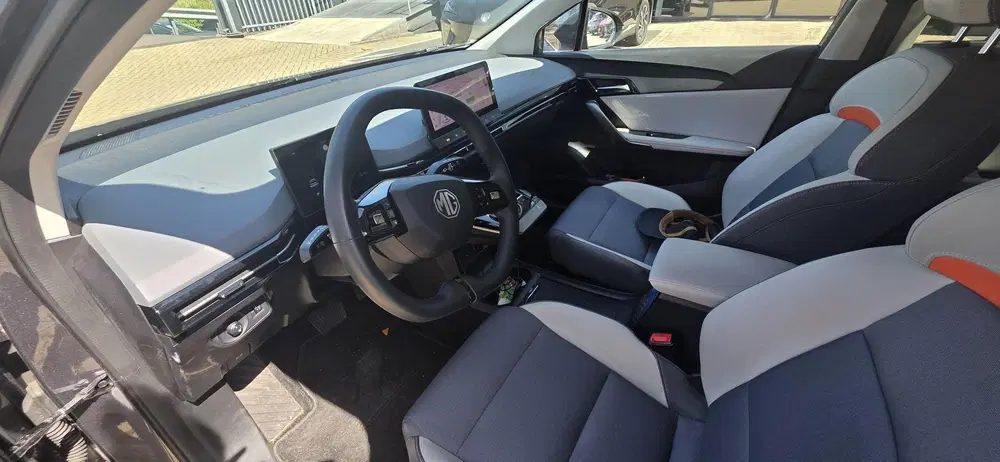 MG MG4 Luxury Long Range 64 kWh uit 2023, foto 11