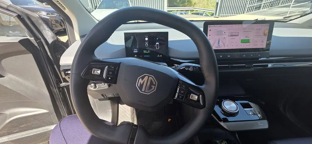 MG MG4 Luxury Long Range 64 kWh uit 2023, foto 12