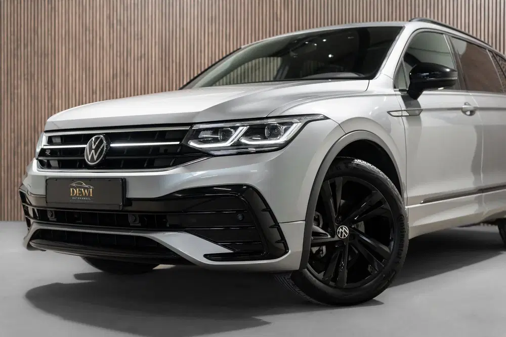 Volkswagen Tiguan Allspace 1.5 TSI R-Line DSG + 7p. Pano IQ uit 2021, foto 2