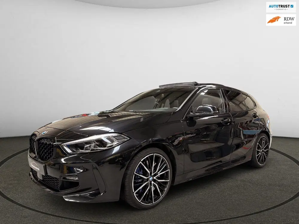 BMW 1-serie 120i Executive uit 2022