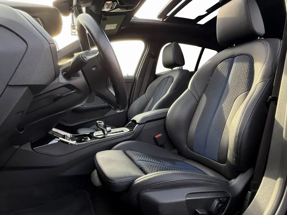 BMW 1-serie 120i Executive uit 2022, foto 10