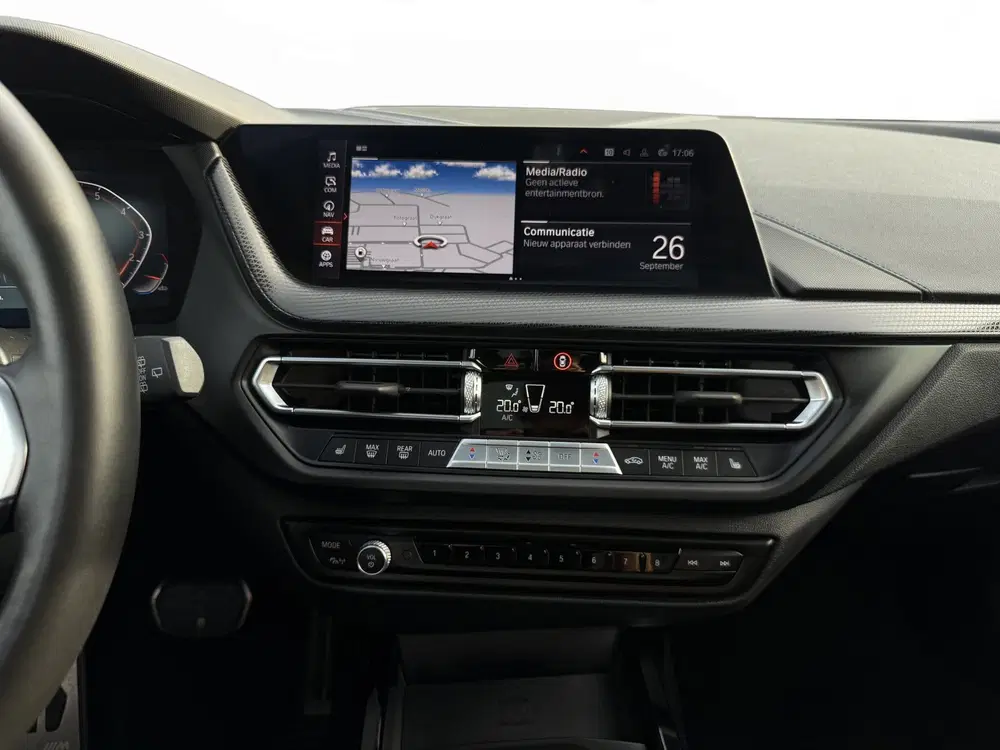 BMW 1-serie 120i Executive uit 2022, foto 14