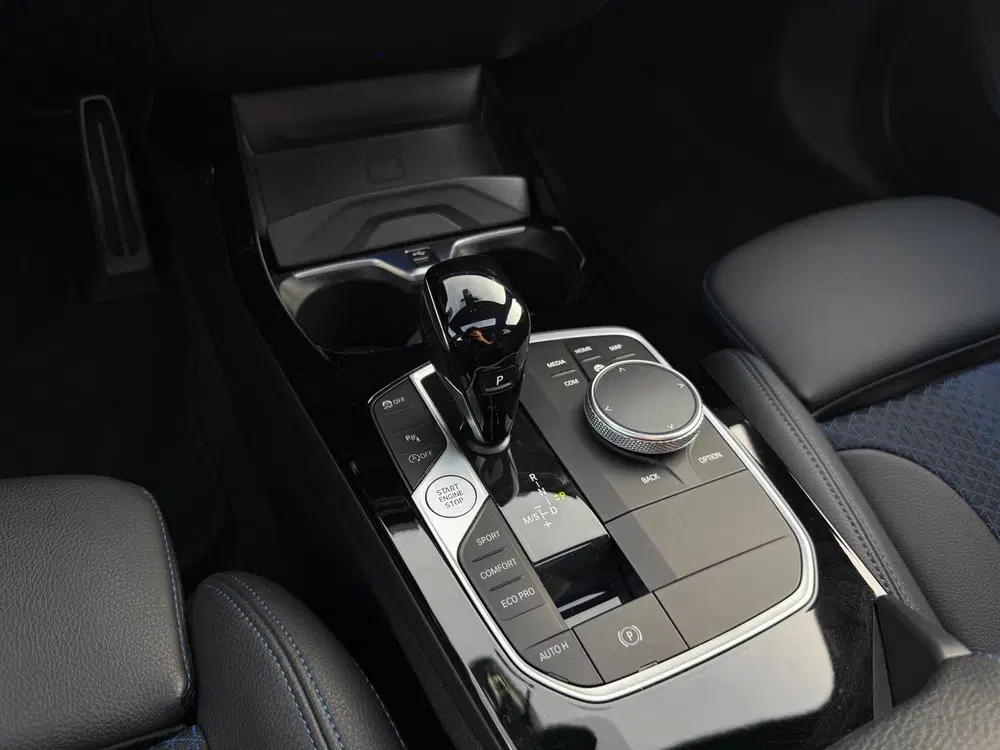 BMW 1-serie 120i Executive uit 2022, foto 15