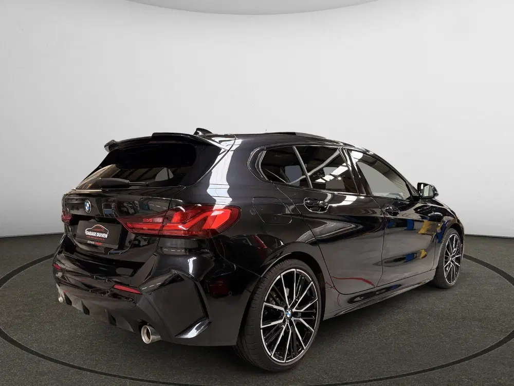 BMW 1-serie 120i Executive uit 2022, foto 5
