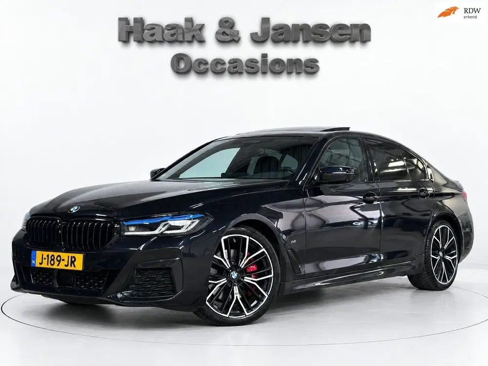 BMW 5-serie 530i M Pakket M Stoelen Panoramadak Laser uit 2020