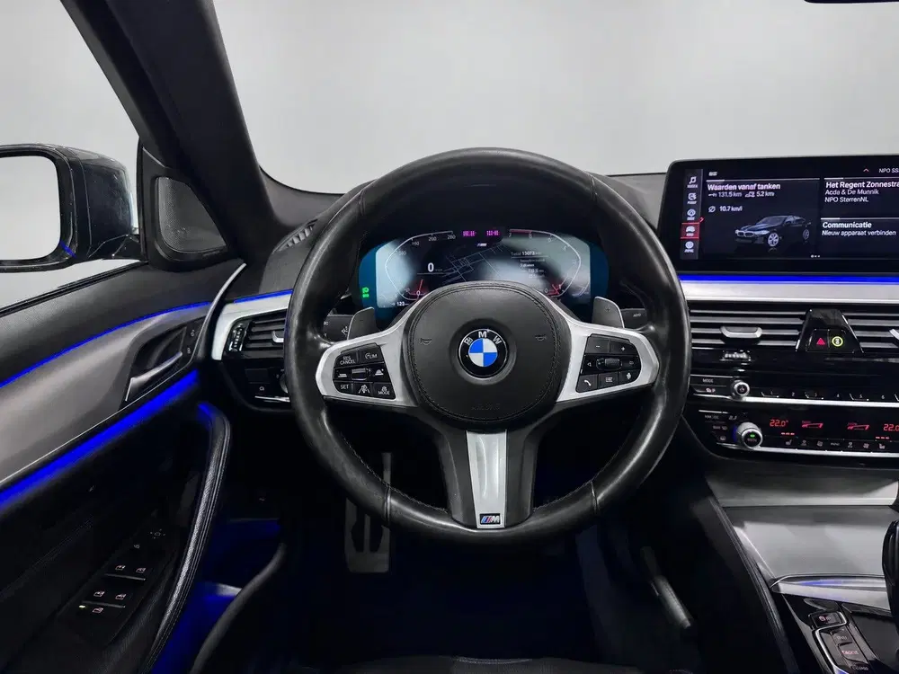 BMW 5-serie 530i M Pakket M Stoelen Panoramadak Laser uit 2020, foto 15
