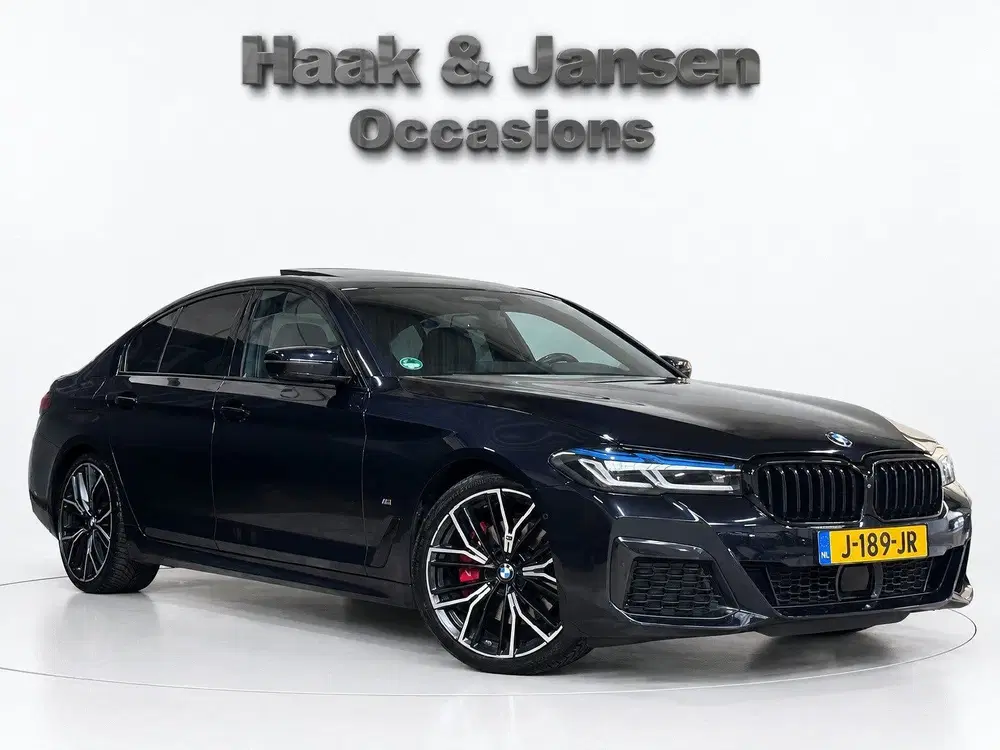 BMW 5-serie 530i M Pakket M Stoelen Panoramadak Laser uit 2020, foto 2