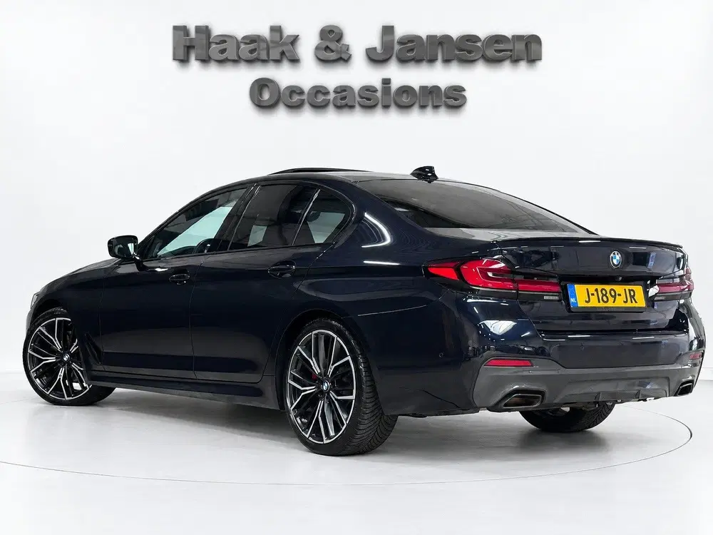 BMW 5-serie 530i M Pakket M Stoelen Panoramadak Laser uit 2020, foto 3
