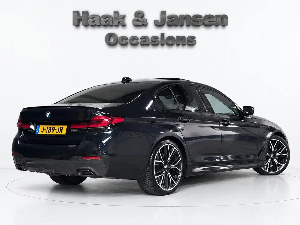 BMW 5-serie 530i M Pakket M Stoelen Panoramadak Laser uit 2020, foto 4
