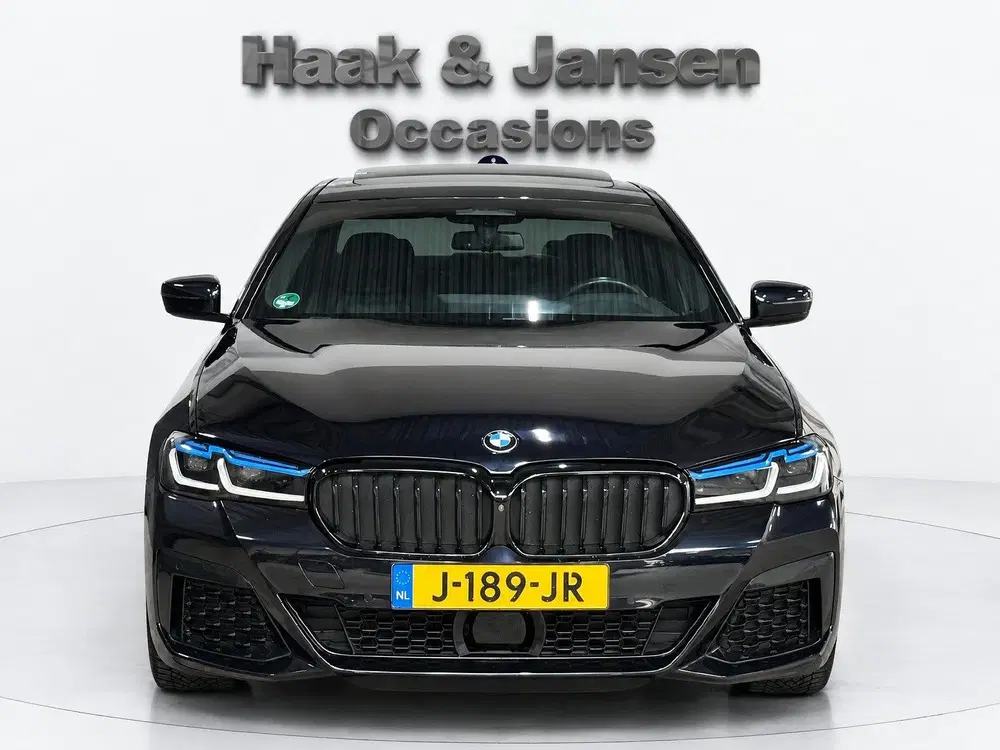 BMW 5-serie 530i M Pakket M Stoelen Panoramadak Laser uit 2020, foto 5