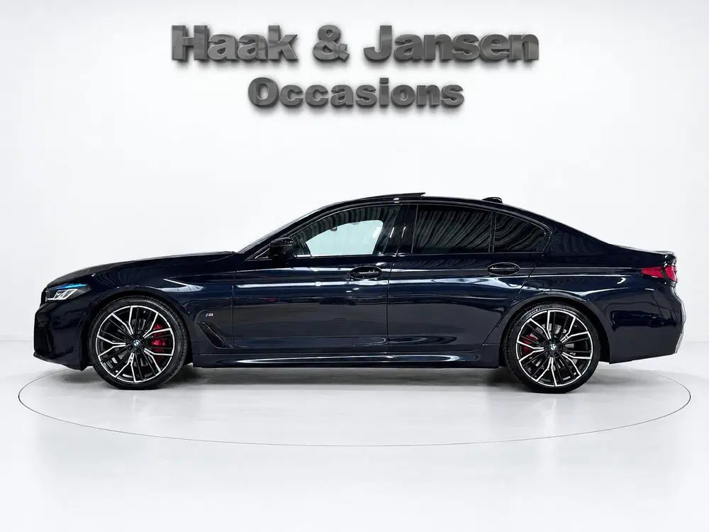 BMW 5-serie 530i M Pakket M Stoelen Panoramadak Laser uit 2020, foto 7