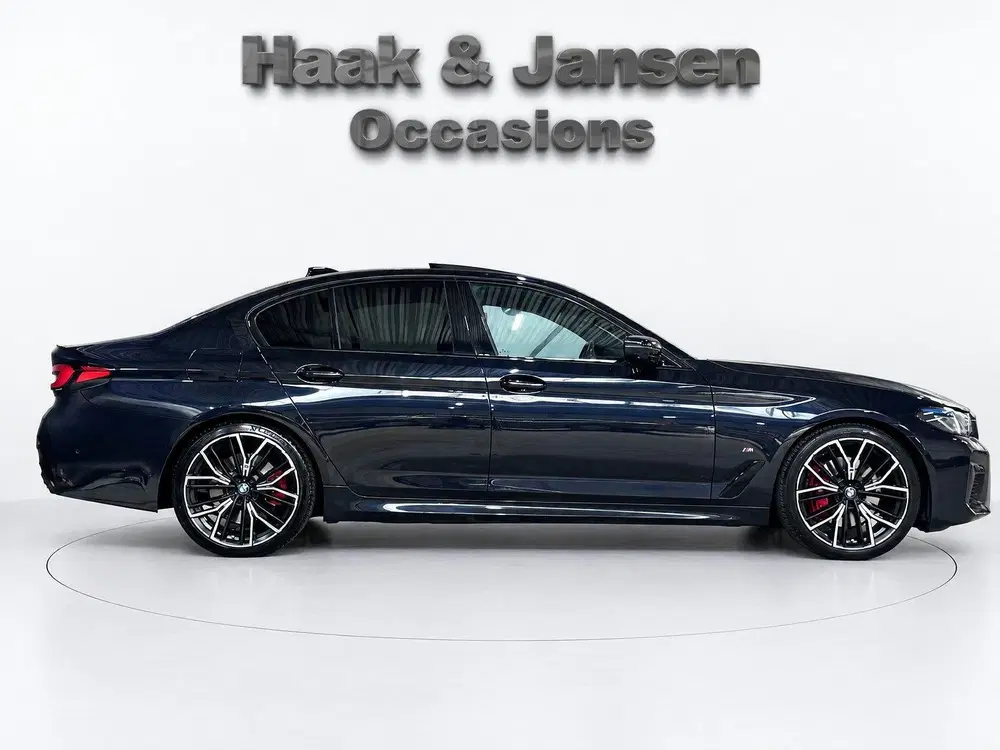 BMW 5-serie 530i M Pakket M Stoelen Panoramadak Laser uit 2020, foto 8
