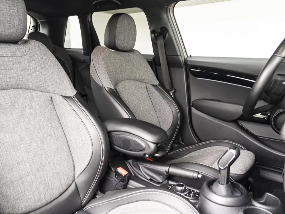 Mini Cooper Cooper Classic + Comfort Plus + Piano Blac uit 2022, foto 4