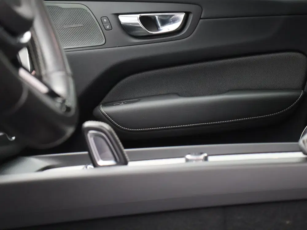Volvo XC60 T8 AWD Recharge R-Design uit 2020, foto 13