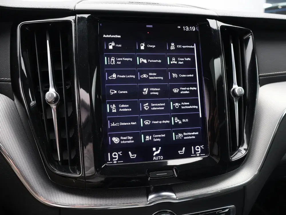 Volvo XC60 T8 AWD Recharge R-Design uit 2020, foto 15