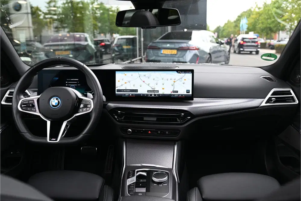 BMW 3-serie 330e M Sport Automaat uit 2025, foto 4