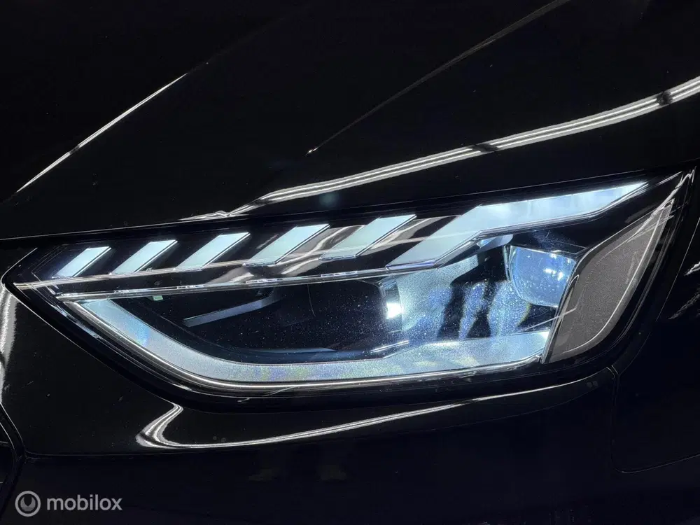 Audi A4 40 TFSI S-line Panorama uit 2020, foto 13