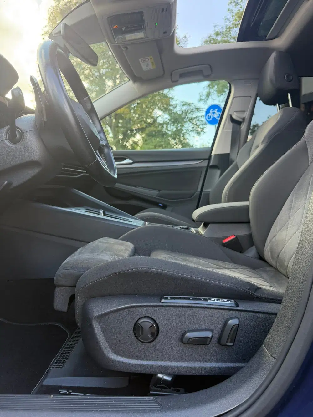 Volkswagen Golf 1.5 Etsi R-LINE 150pk 7-DSG 2020 PANO uit 2020, foto 14