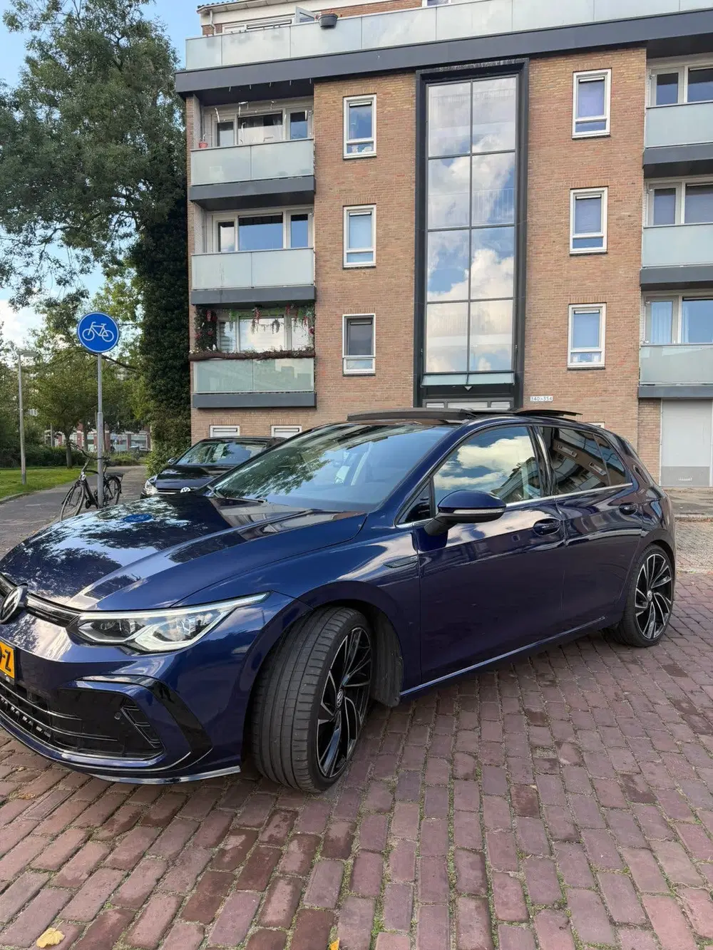 Volkswagen Golf 1.5 Etsi R-LINE 150pk 7-DSG 2020 PANO uit 2020, foto 5