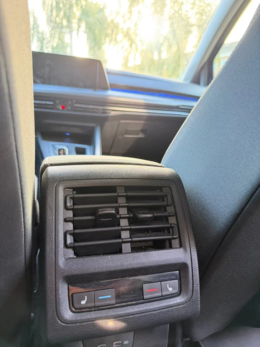 Volkswagen Golf 1.5 Etsi R-LINE 150pk 7-DSG 2020 PANO uit 2020, foto 8